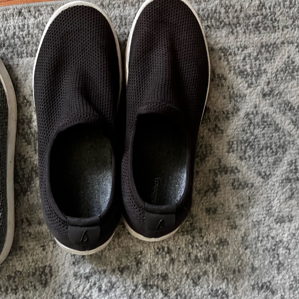 Brooks Black Sneakers Minimalist Design